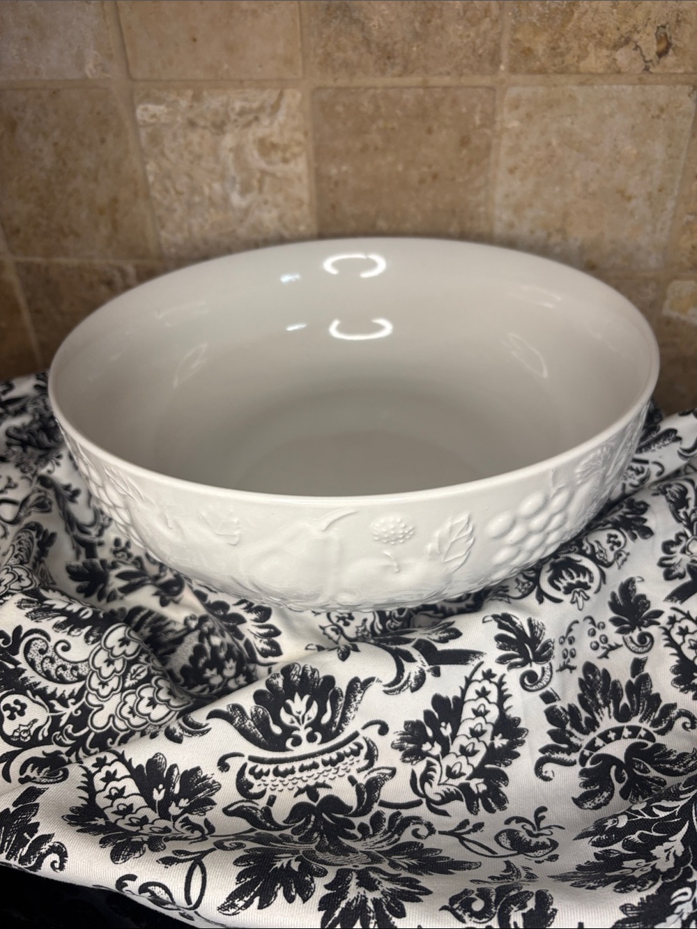Libbey Off White Cream Embossed Fruit Vegetable Large Serving Bowl 10" x 10"